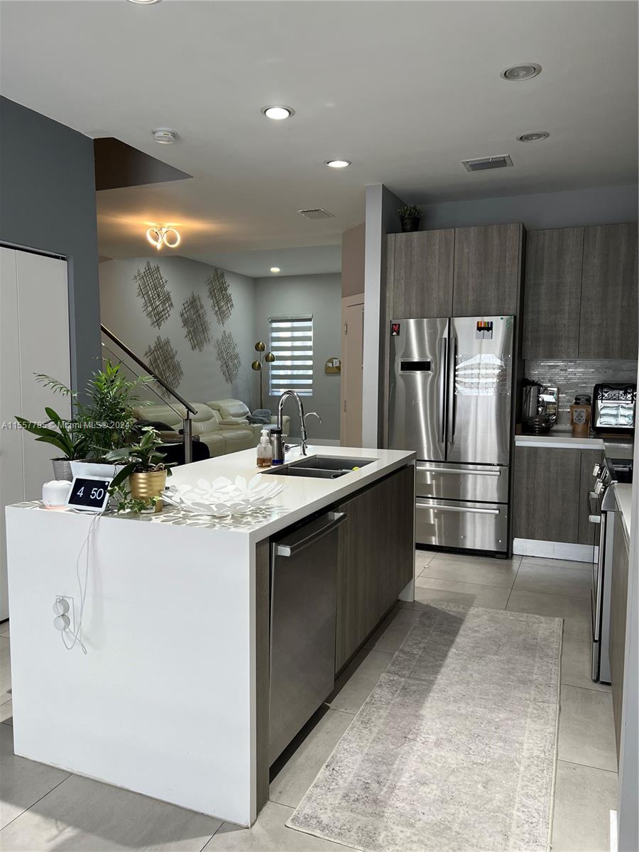 7184 NW 103rd Path 7184, Doral, Florida 33178, 4 Bedrooms Bedrooms, ,3 BathroomsBathrooms,Residentiallease,For Rent,7184 NW 103rd Path 7184,A11557785