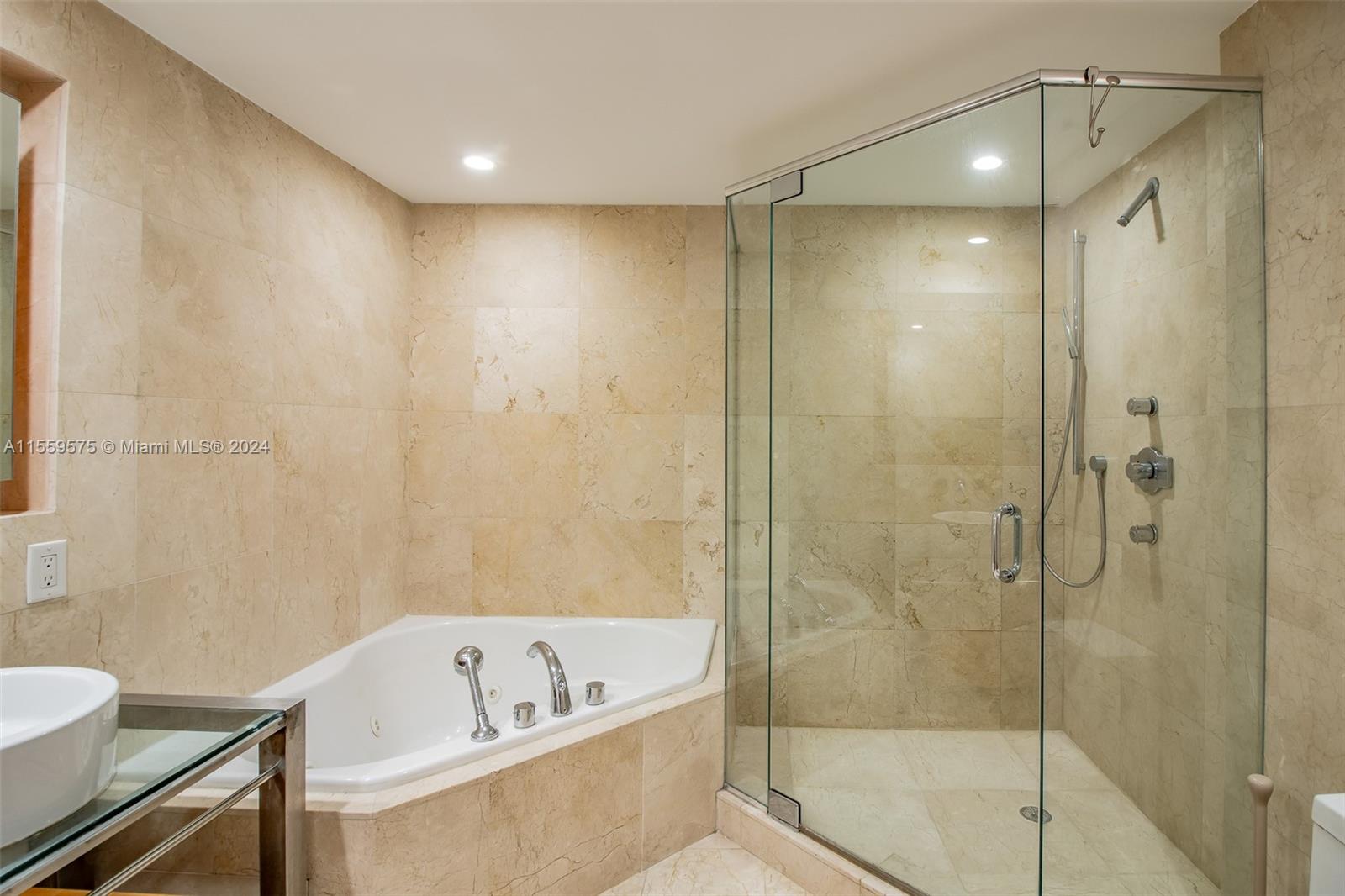 6000 Indian Creek Dr 11A, Miami Beach, Florida 33140, 2 Bedrooms Bedrooms, ,2 BathroomsBathrooms,Residential,For Sale,6000 Indian Creek Dr 11A,A11559575