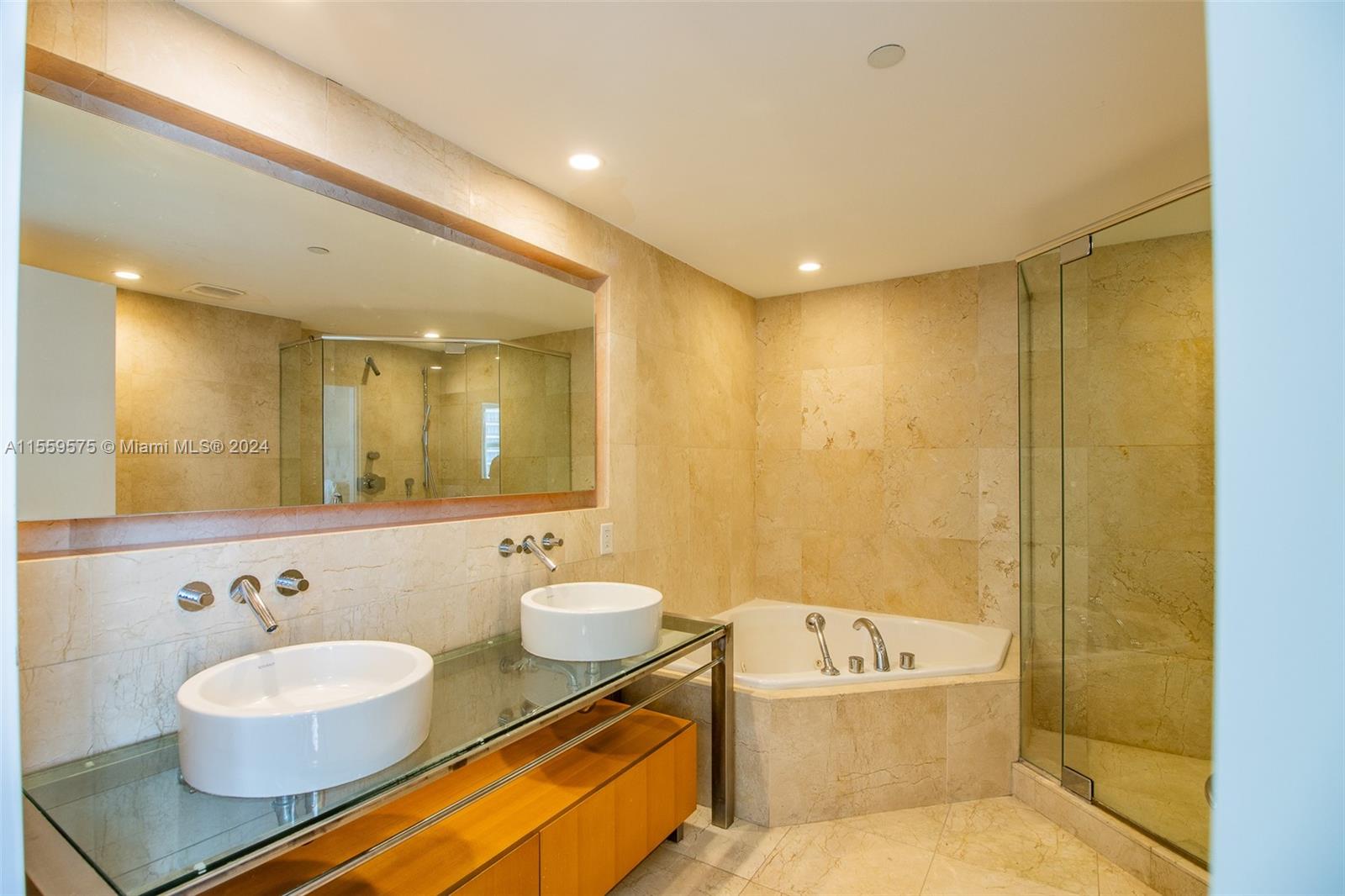 6000 Indian Creek Dr 11A, Miami Beach, Florida 33140, 2 Bedrooms Bedrooms, ,2 BathroomsBathrooms,Residential,For Sale,6000 Indian Creek Dr 11A,A11559575
