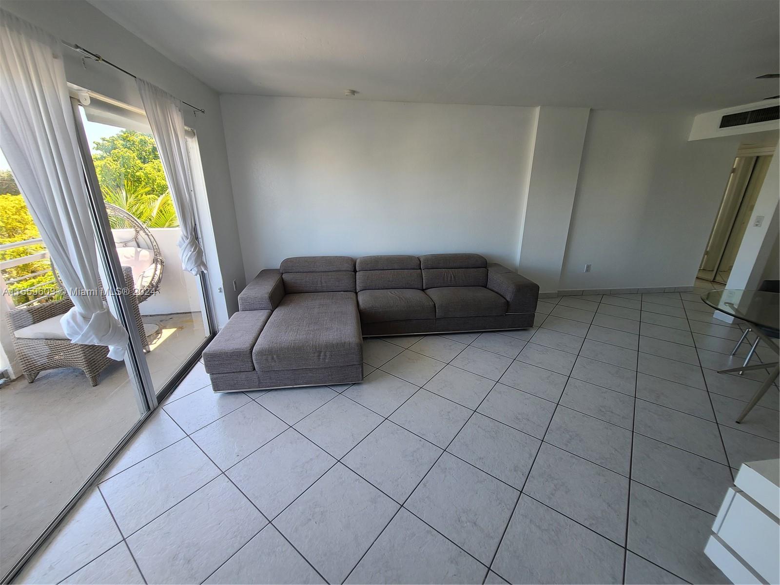 716 Michigan Ave 501, Miami Beach, Florida 33139, 1 Bedroom Bedrooms, ,1 BathroomBathrooms,Residentiallease,For Rent,716 Michigan Ave 501,A11559603