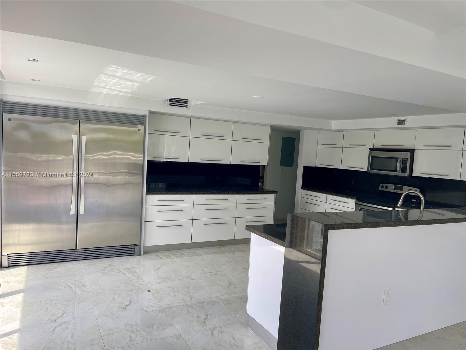 468 Golden Isles 302, Hallandale Beach, Florida 33009, 3 Bedrooms Bedrooms, ,2 BathroomsBathrooms,Residentiallease,For Rent,468 Golden Isles 302,A11559793