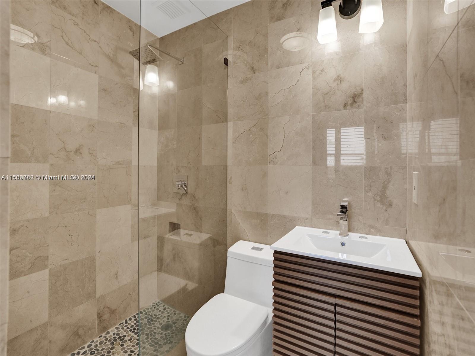 2421 Lake Pancoast Dr 6A, Miami Beach, Florida 33140, 2 Bedrooms Bedrooms, ,2 BathroomsBathrooms,Residentiallease,For Rent,2421 Lake Pancoast Dr 6A,A11559781