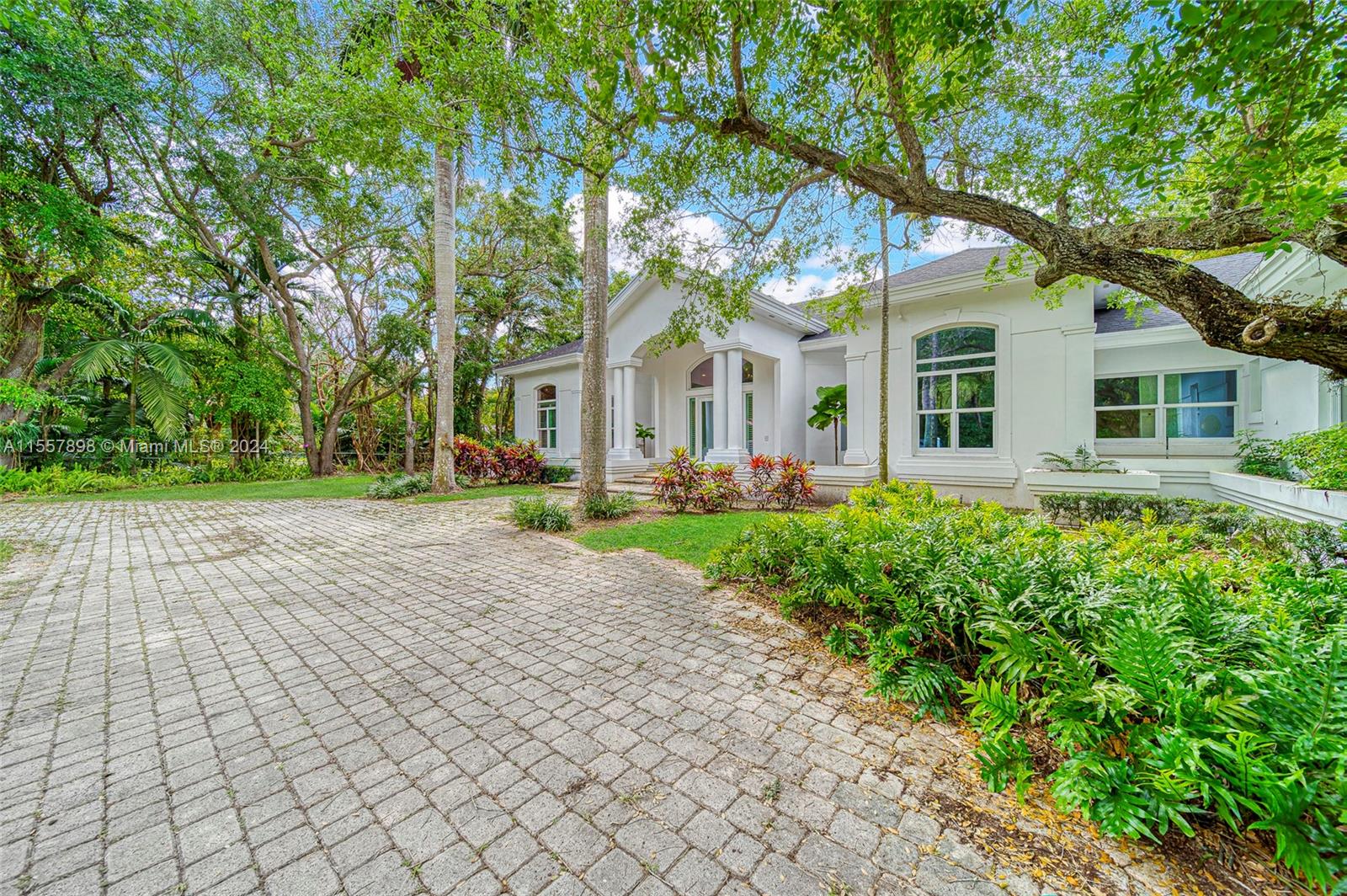 6480 SW 107th St, Pinecrest, Florida 33156, 7 Bedrooms Bedrooms, ,7 BathroomsBathrooms,Residential,For Sale,6480 SW 107th St,A11557898