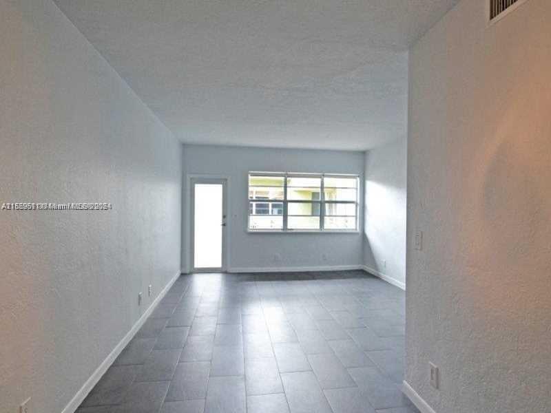 350 S Shore Dr 6, Miami Beach, Florida 33141, 2 Bedrooms Bedrooms, ,2 BathroomsBathrooms,Residentiallease,For Rent,350 S Shore Dr 6,A11559511