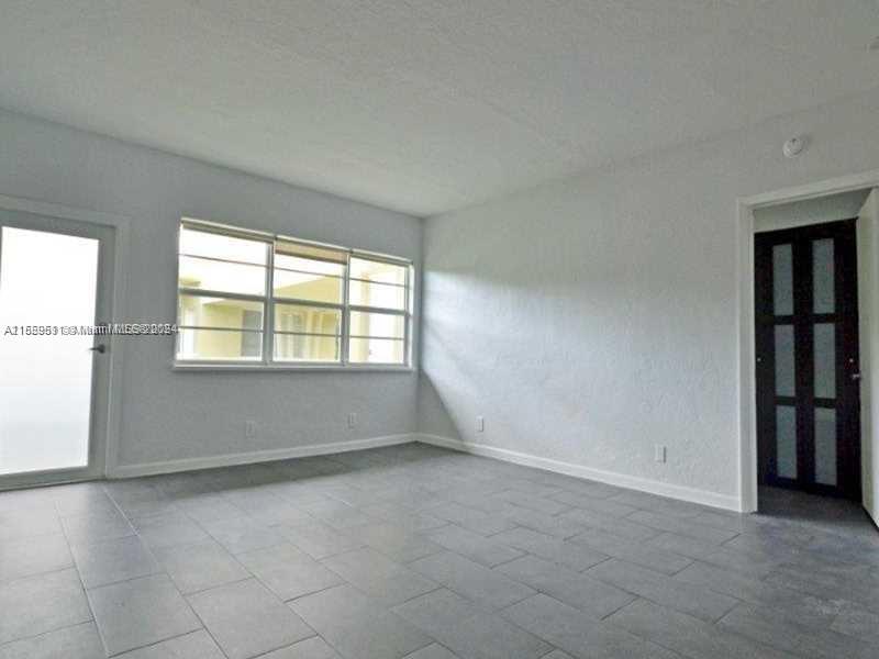 350 S Shore Dr 6, Miami Beach, Florida 33141, 2 Bedrooms Bedrooms, ,2 BathroomsBathrooms,Residentiallease,For Rent,350 S Shore Dr 6,A11559511