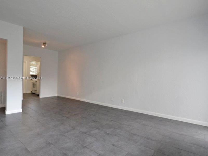 350 S Shore Dr 6, Miami Beach, Florida 33141, 2 Bedrooms Bedrooms, ,2 BathroomsBathrooms,Residentiallease,For Rent,350 S Shore Dr 6,A11559511