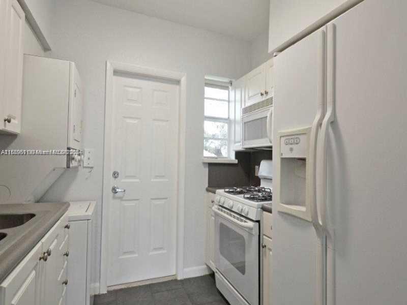 350 S Shore Dr 6, Miami Beach, Florida 33141, 2 Bedrooms Bedrooms, ,2 BathroomsBathrooms,Residentiallease,For Rent,350 S Shore Dr 6,A11559511
