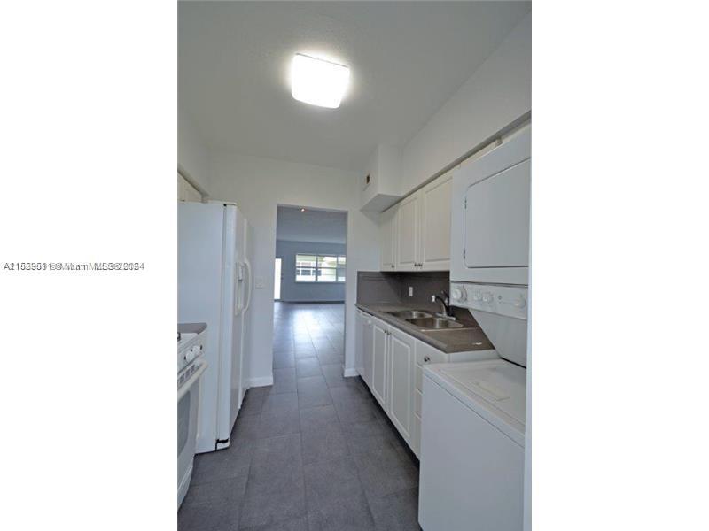 350 S Shore Dr 6, Miami Beach, Florida 33141, 2 Bedrooms Bedrooms, ,2 BathroomsBathrooms,Residentiallease,For Rent,350 S Shore Dr 6,A11559511