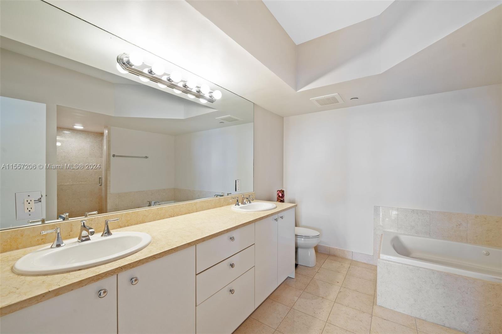 20000 E Country Club Dr 706, Aventura, Florida 33180, 3 Bedrooms Bedrooms, ,3 BathroomsBathrooms,Residential,For Sale,20000 E Country Club Dr 706,A11557206