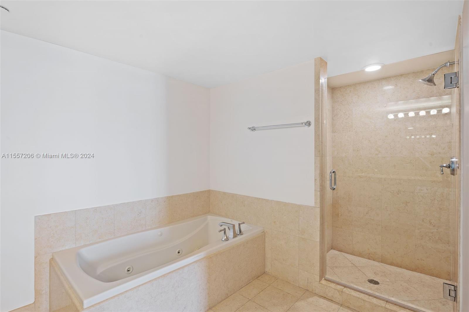 20000 E Country Club Dr 706, Aventura, Florida 33180, 3 Bedrooms Bedrooms, ,3 BathroomsBathrooms,Residential,For Sale,20000 E Country Club Dr 706,A11557206