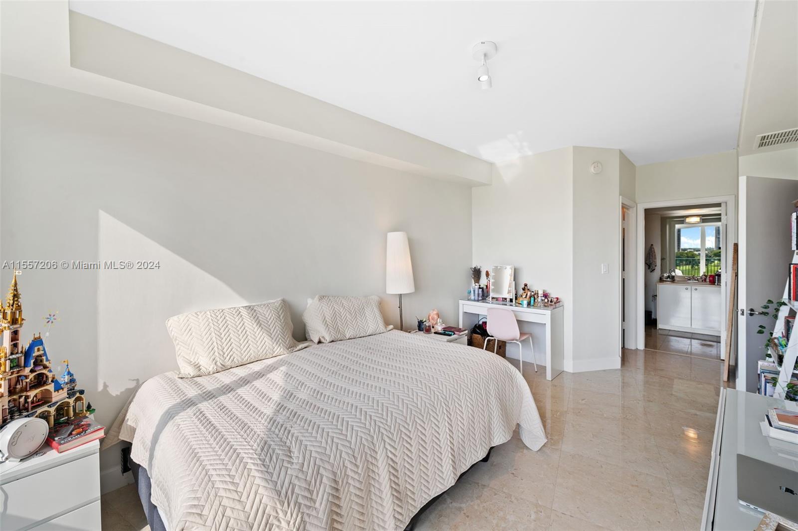 20000 E Country Club Dr 706, Aventura, Florida 33180, 3 Bedrooms Bedrooms, ,3 BathroomsBathrooms,Residential,For Sale,20000 E Country Club Dr 706,A11557206