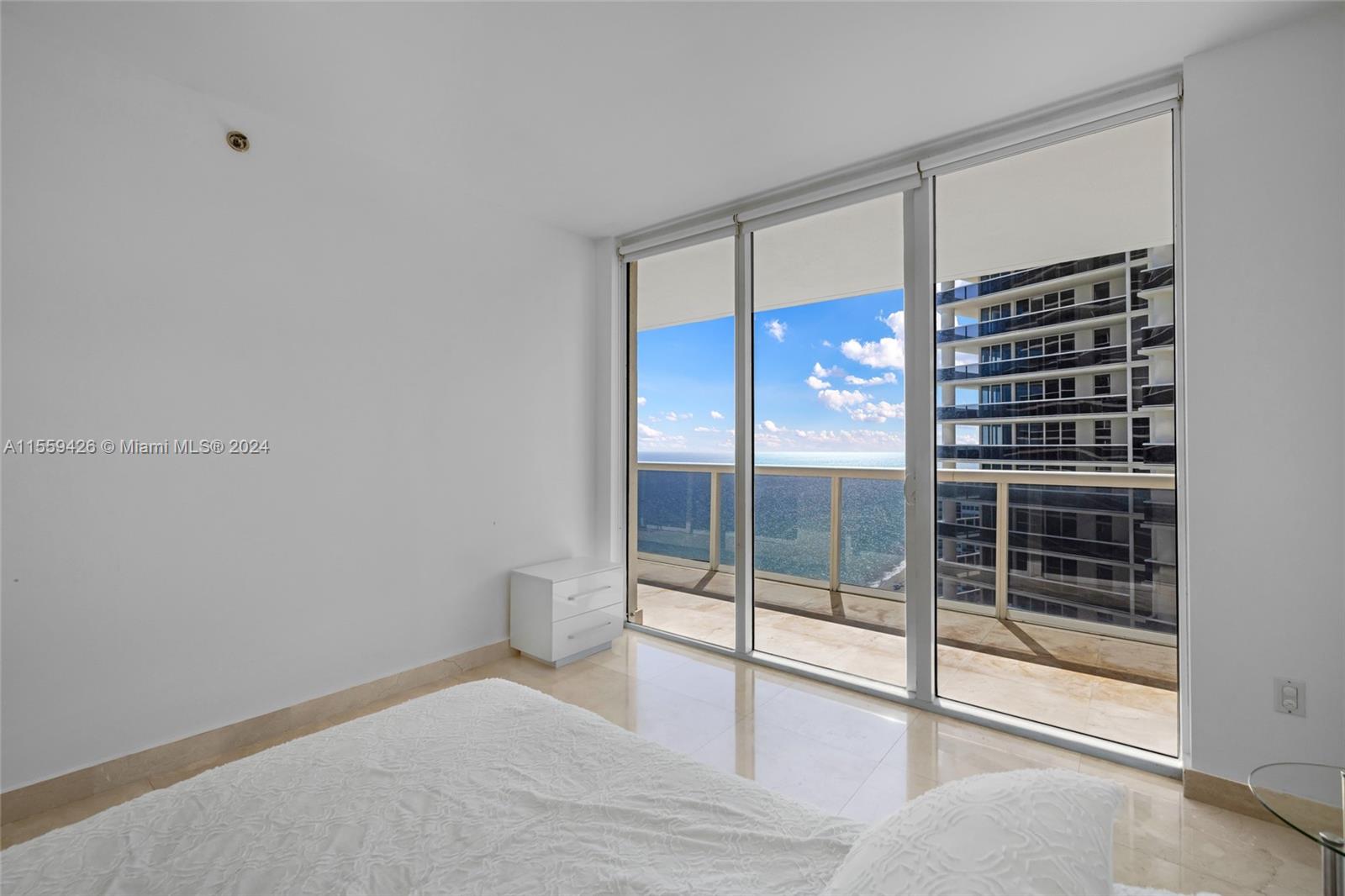 1830 S Ocean Dr 2806, Hallandale Beach, Florida 33009, 2 Bedrooms Bedrooms, ,2 BathroomsBathrooms,Residentiallease,For Rent,1830 S Ocean Dr 2806,A11559426