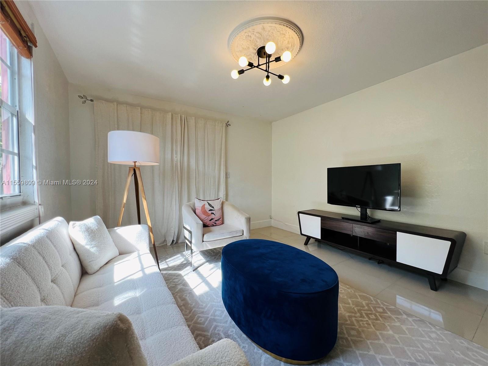 636 NW 11th St 636, Miami, Florida 33136, 2 Bedrooms Bedrooms, ,1 BathroomBathrooms,Residentiallease,For Rent,636 NW 11th St 636,A11559809