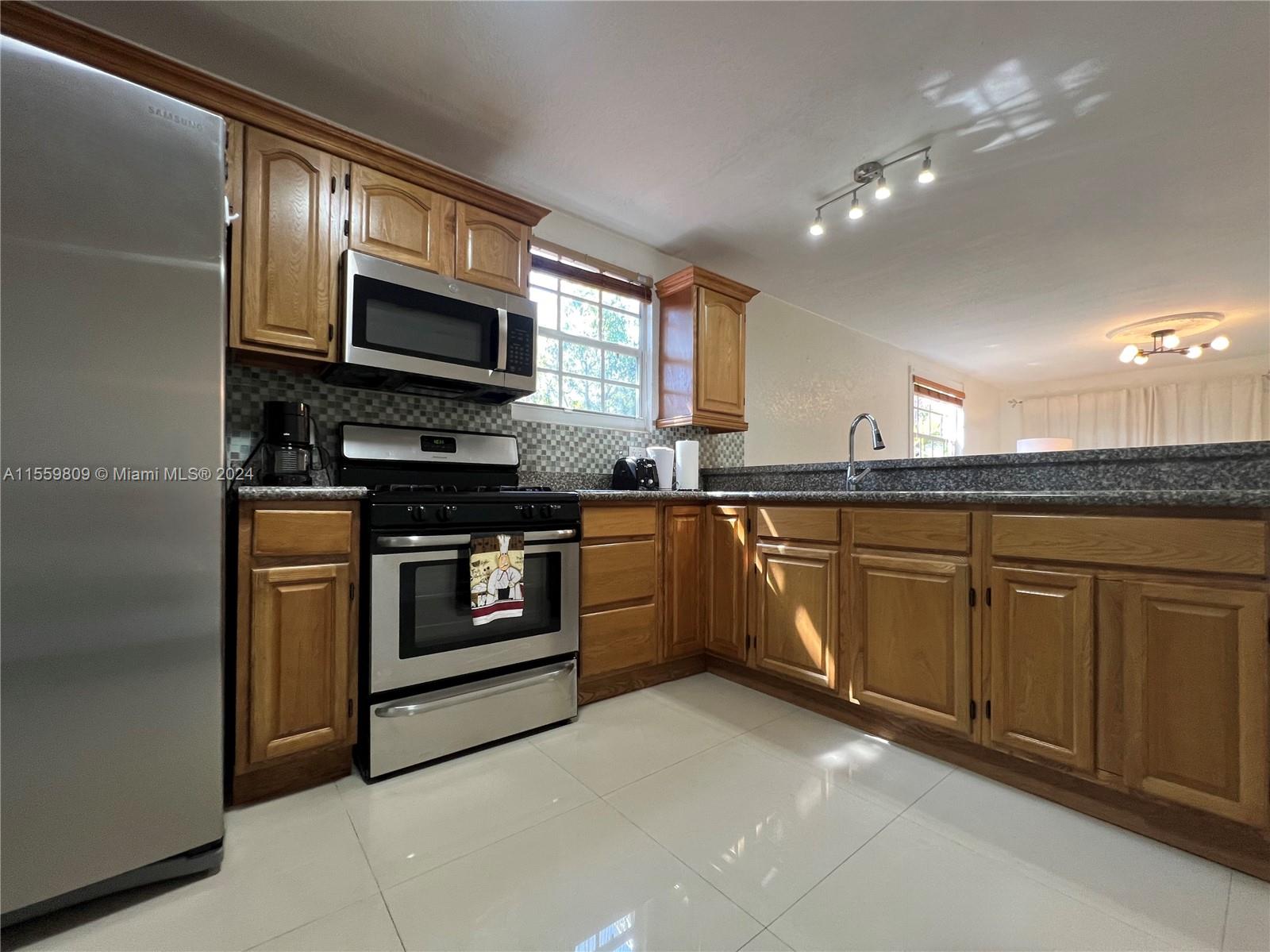 636 NW 11th St 636, Miami, Florida 33136, 2 Bedrooms Bedrooms, ,1 BathroomBathrooms,Residentiallease,For Rent,636 NW 11th St 636,A11559809