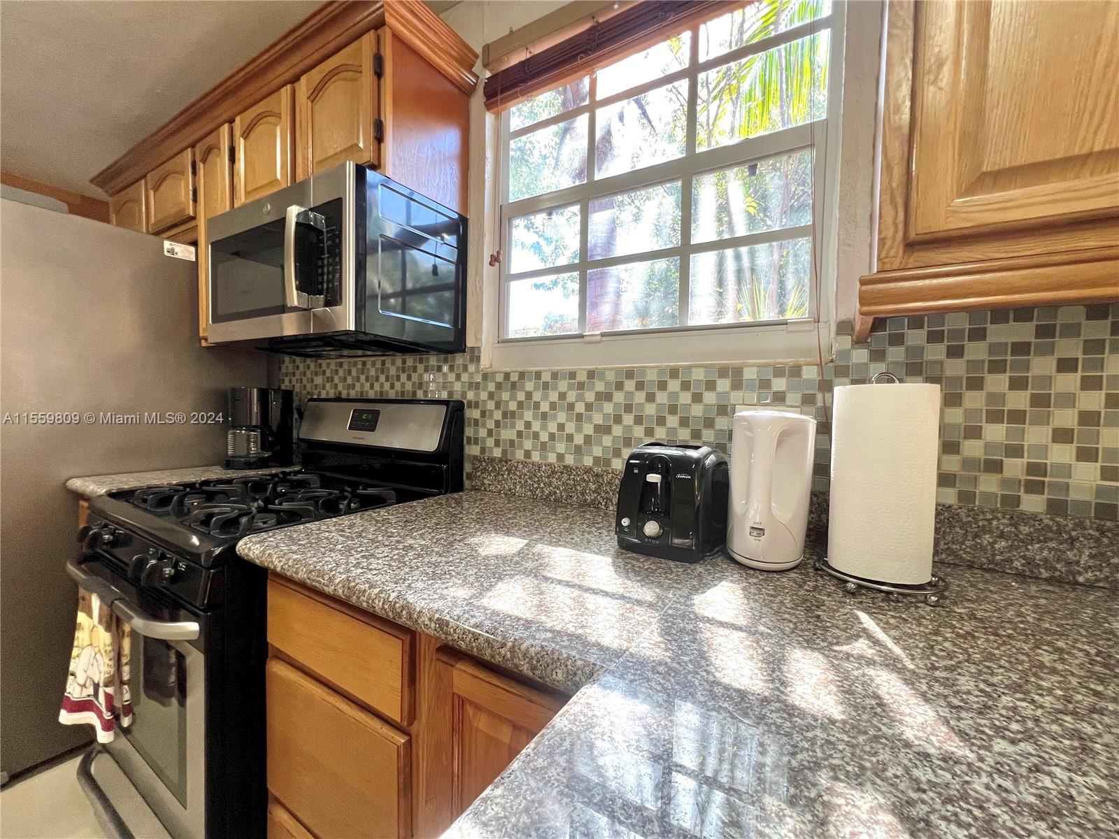 636 NW 11th St 636, Miami, Florida 33136, 2 Bedrooms Bedrooms, ,1 BathroomBathrooms,Residentiallease,For Rent,636 NW 11th St 636,A11559809