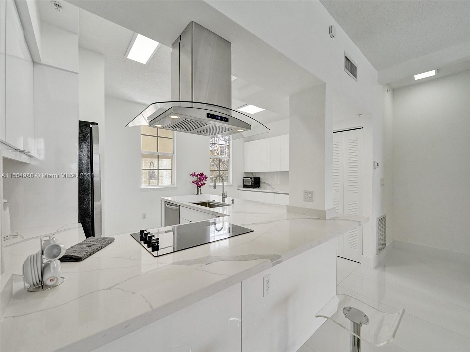 2071 S Ocean Dr TH20, Hallandale Beach, Florida 33009, 3 Bedrooms Bedrooms, ,2 BathroomsBathrooms,Residential,For Sale,2071 S Ocean Dr TH20,A11554986