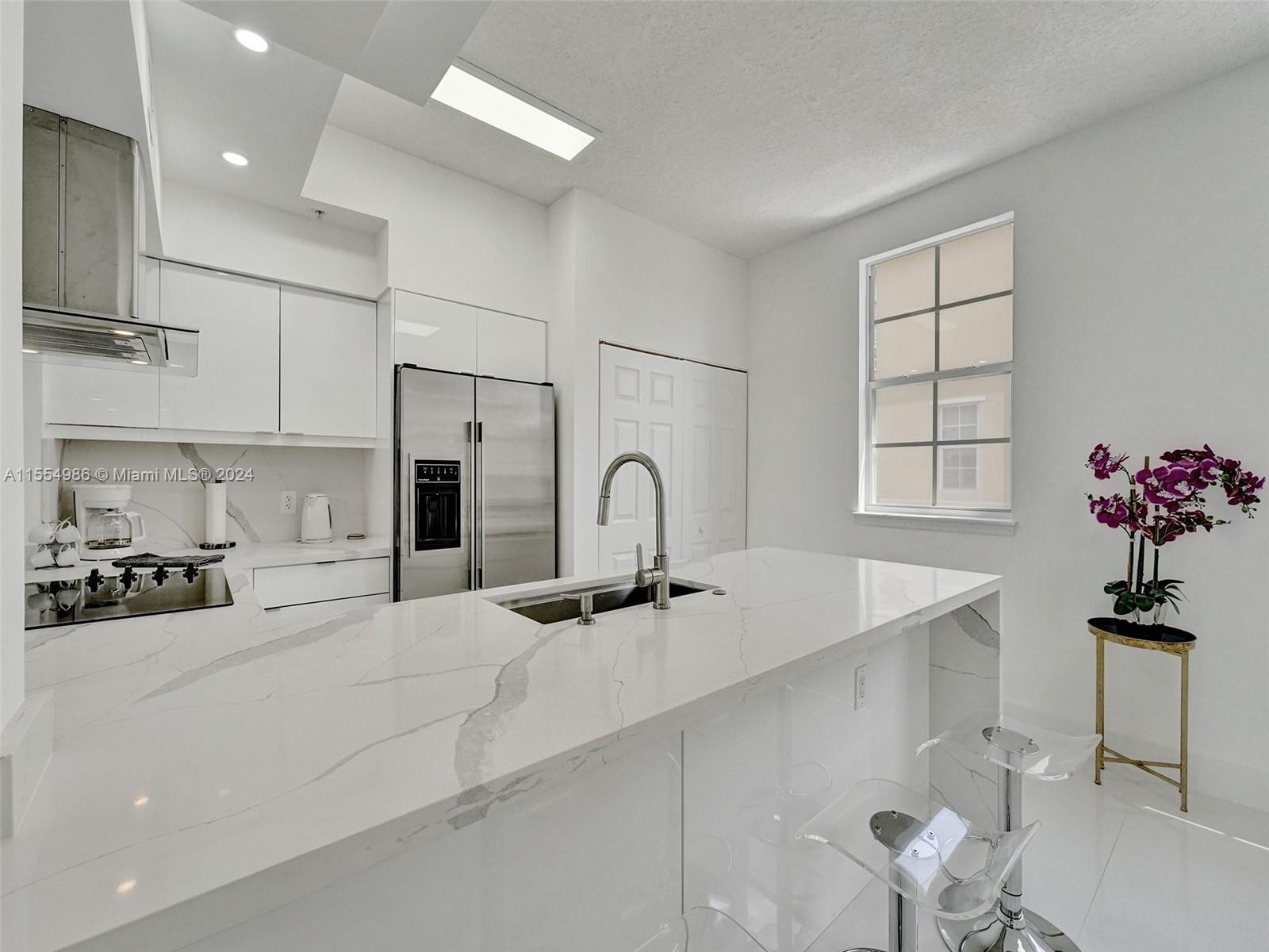 2071 S Ocean Dr TH20, Hallandale Beach, Florida 33009, 3 Bedrooms Bedrooms, ,2 BathroomsBathrooms,Residential,For Sale,2071 S Ocean Dr TH20,A11554986