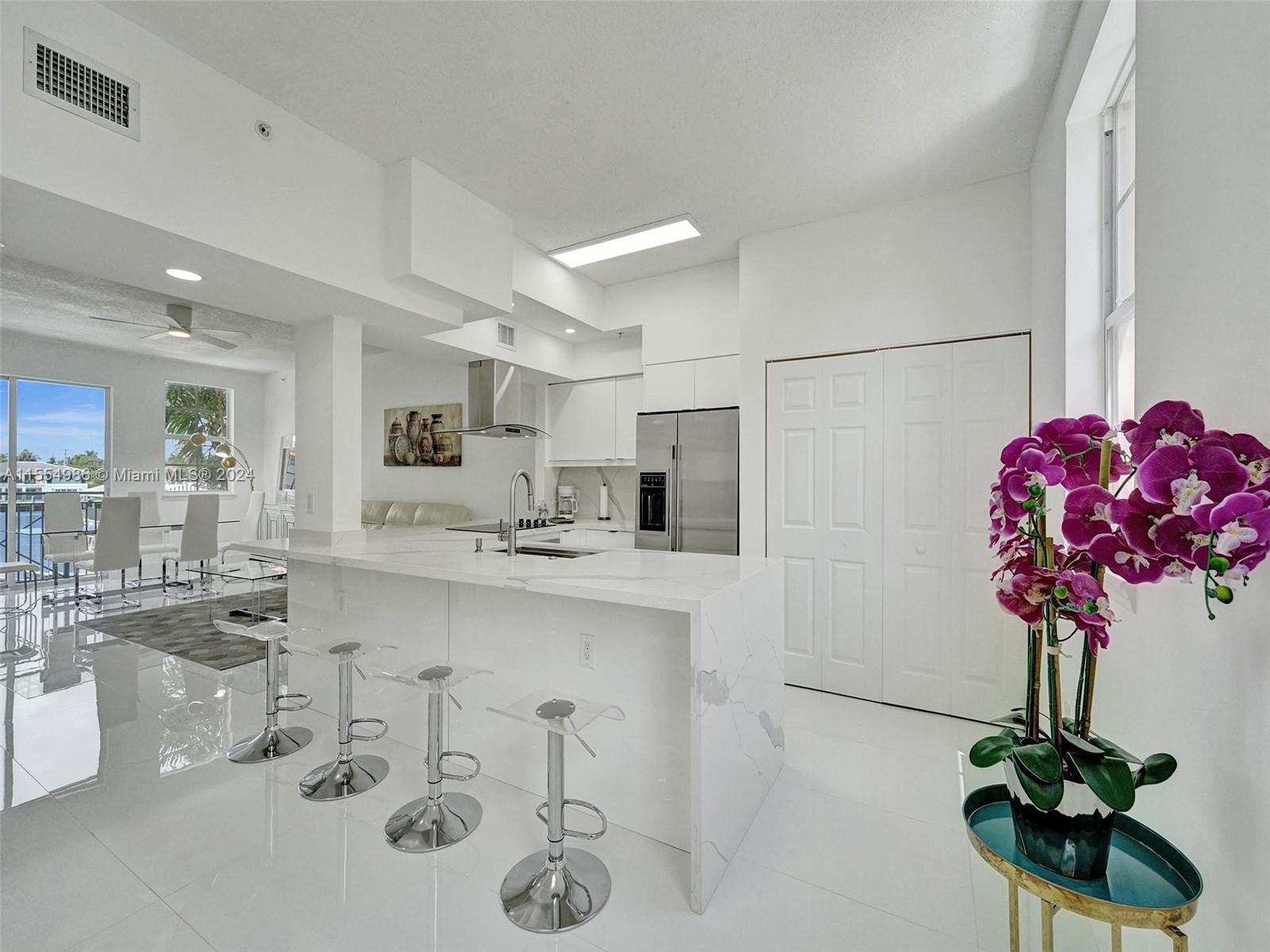 2071 S Ocean Dr TH20, Hallandale Beach, Florida 33009, 3 Bedrooms Bedrooms, ,2 BathroomsBathrooms,Residential,For Sale,2071 S Ocean Dr TH20,A11554986