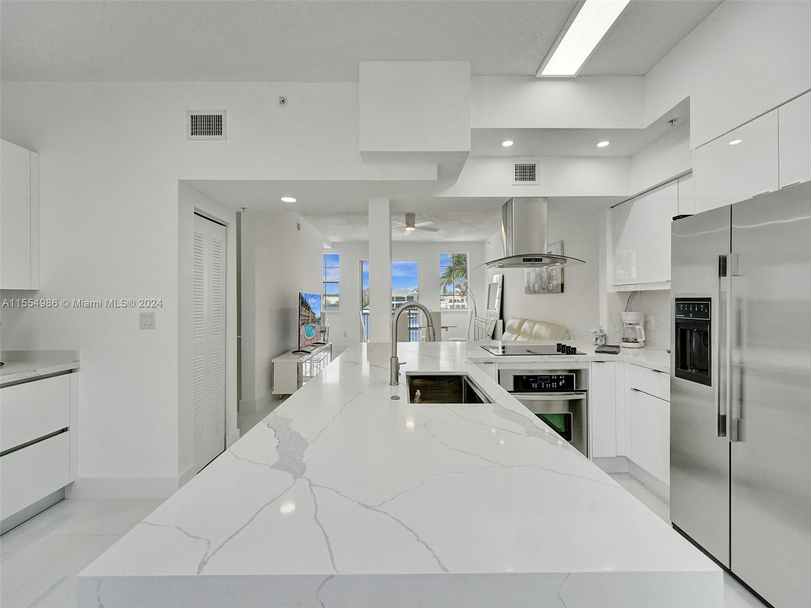 2071 S Ocean Dr TH20, Hallandale Beach, Florida 33009, 3 Bedrooms Bedrooms, ,2 BathroomsBathrooms,Residential,For Sale,2071 S Ocean Dr TH20,A11554986