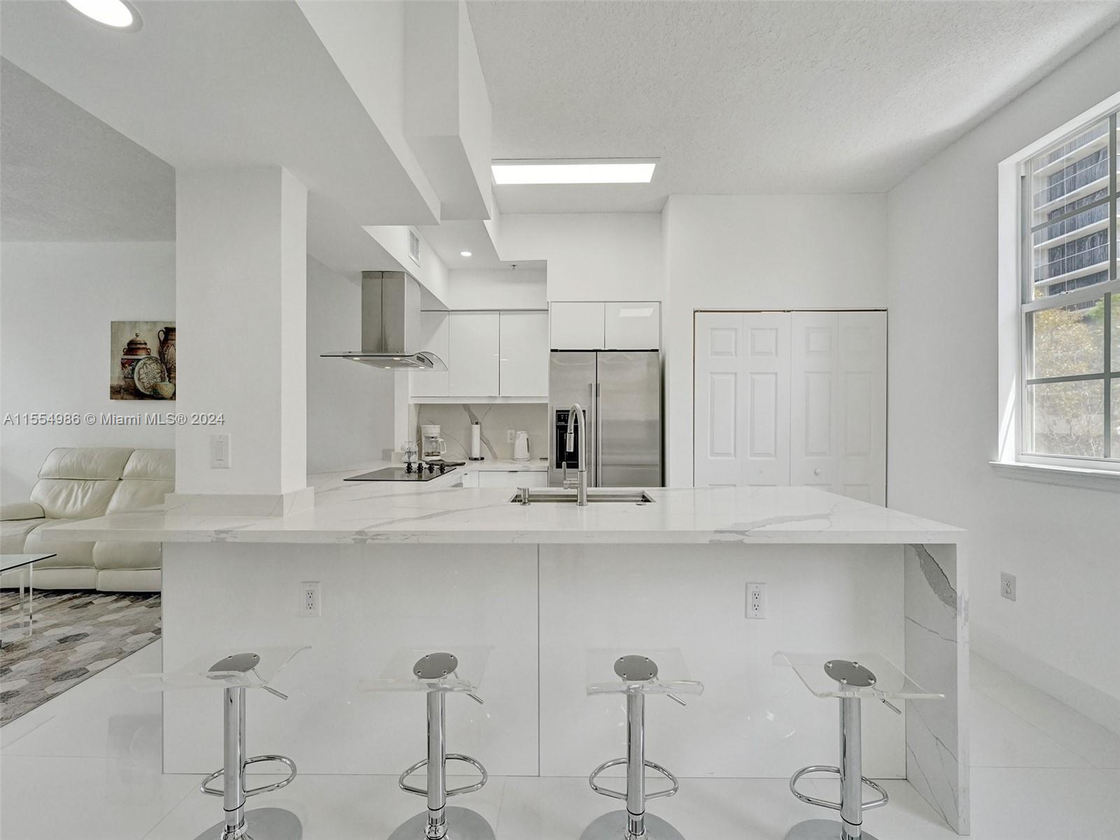 2071 S Ocean Dr TH20, Hallandale Beach, Florida 33009, 3 Bedrooms Bedrooms, ,2 BathroomsBathrooms,Residential,For Sale,2071 S Ocean Dr TH20,A11554986