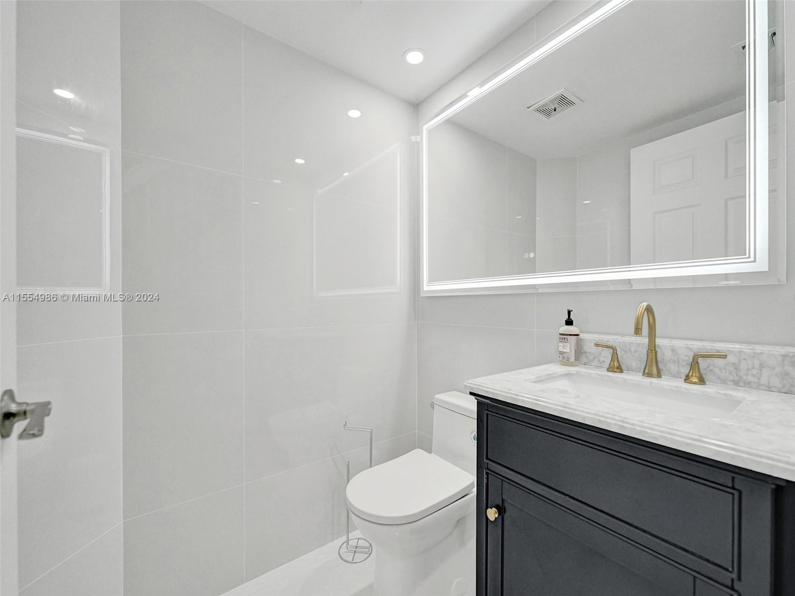 2071 S Ocean Dr TH20, Hallandale Beach, Florida 33009, 3 Bedrooms Bedrooms, ,2 BathroomsBathrooms,Residential,For Sale,2071 S Ocean Dr TH20,A11554986