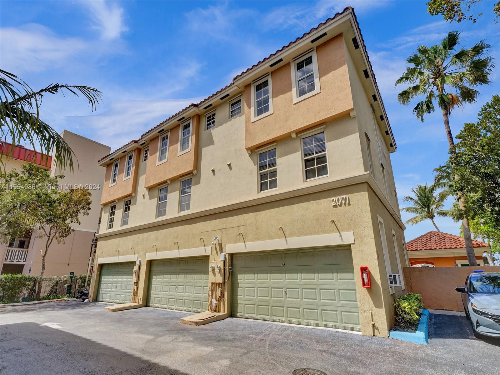 2071 S Ocean Dr TH20, Hallandale Beach, Florida 33009, 3 Bedrooms Bedrooms, ,2 BathroomsBathrooms,Residential,For Sale,2071 S Ocean Dr TH20,A11554986