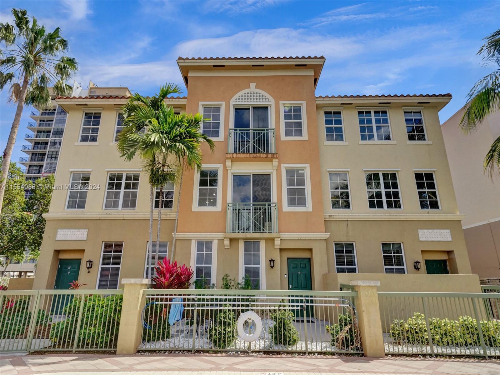 2071 S Ocean Dr TH20, Hallandale Beach, Florida 33009, 3 Bedrooms Bedrooms, ,2 BathroomsBathrooms,Residential,For Sale,2071 S Ocean Dr TH20,A11554986