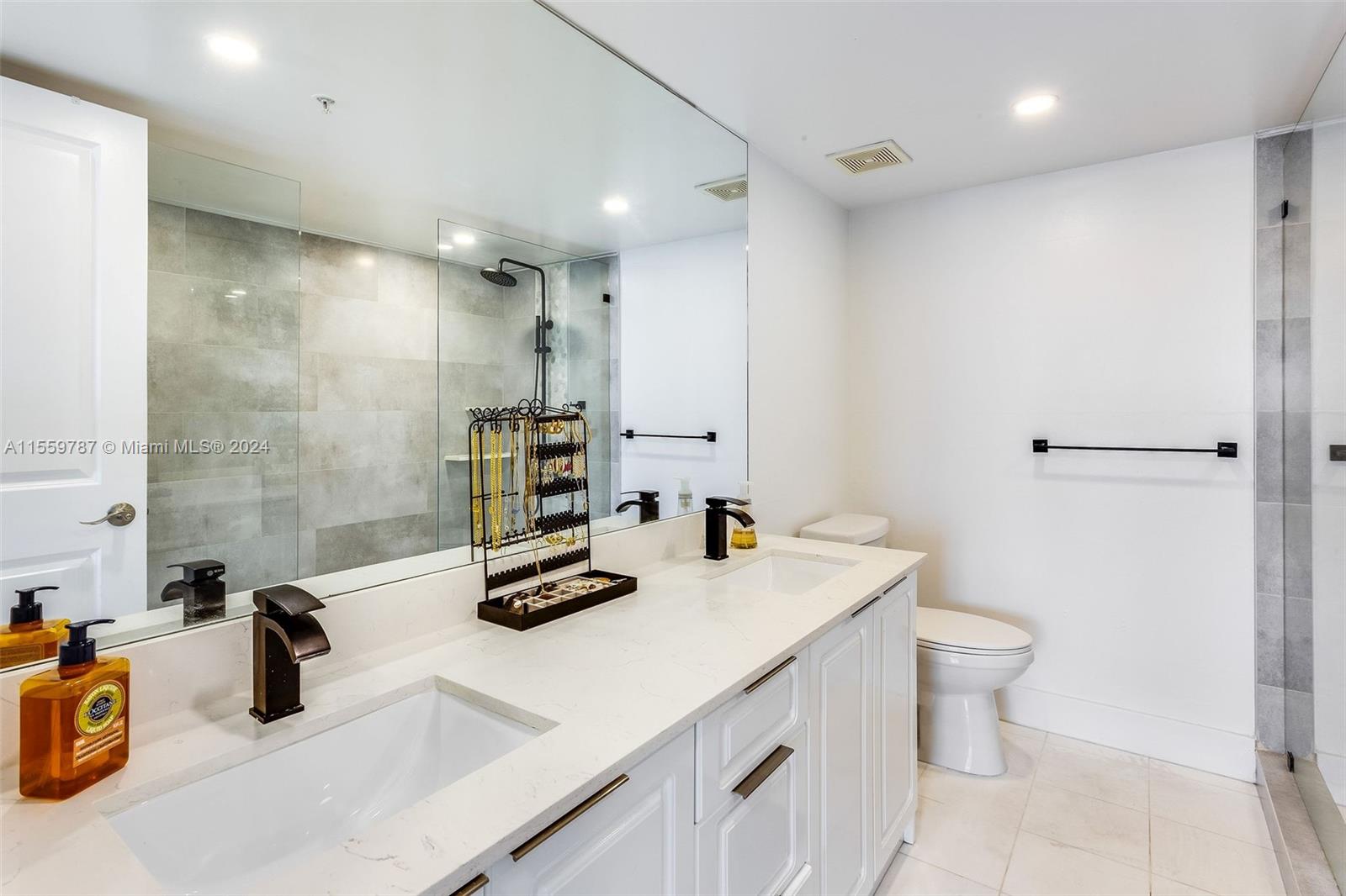 1900 Sunset Harbour Dr 1811, Miami Beach, Florida 33139, 2 Bedrooms Bedrooms, ,2 BathroomsBathrooms,Residentiallease,For Rent,1900 Sunset Harbour Dr 1811,A11559787
