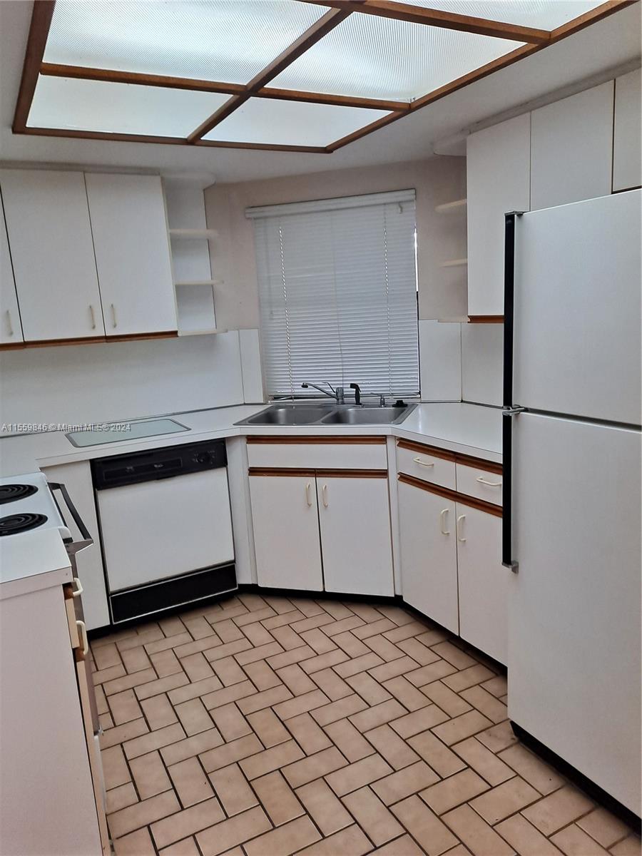 Miami, Florida 33185, 2 Bedrooms Bedrooms, ,2 BathroomsBathrooms,Residentiallease,For Rent,A11559846