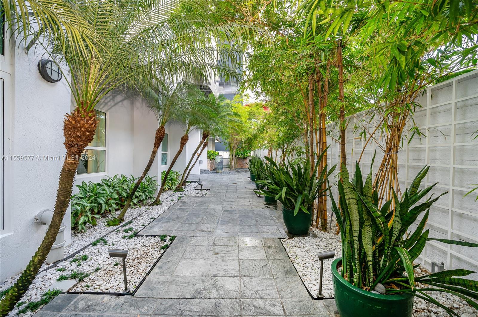 234 NE 3rd St 1703, Miami, Florida 33132, 1 Bedroom Bedrooms, ,1 BathroomBathrooms,Residentiallease,For Rent,234 NE 3rd St 1703,A11559577