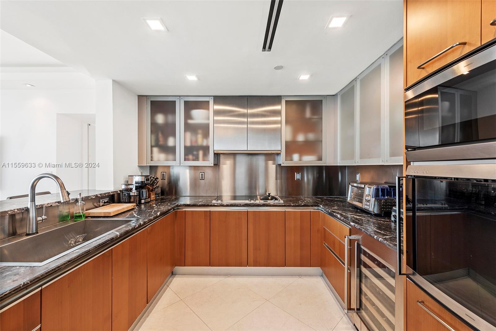 520 West Ave 2002, Miami Beach, Florida 33139, 2 Bedrooms Bedrooms, ,3 BathroomsBathrooms,Residentiallease,For Rent,520 West Ave 2002,A11559633