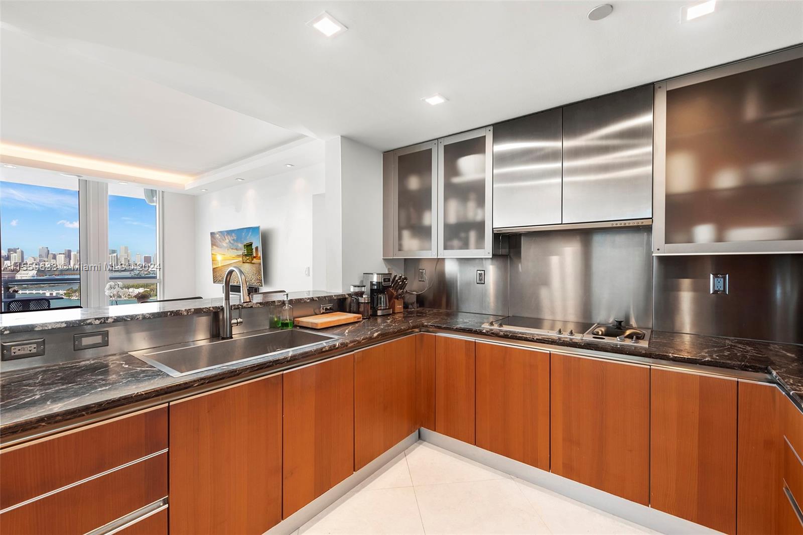 520 West Ave 2002, Miami Beach, Florida 33139, 2 Bedrooms Bedrooms, ,3 BathroomsBathrooms,Residentiallease,For Rent,520 West Ave 2002,A11559633