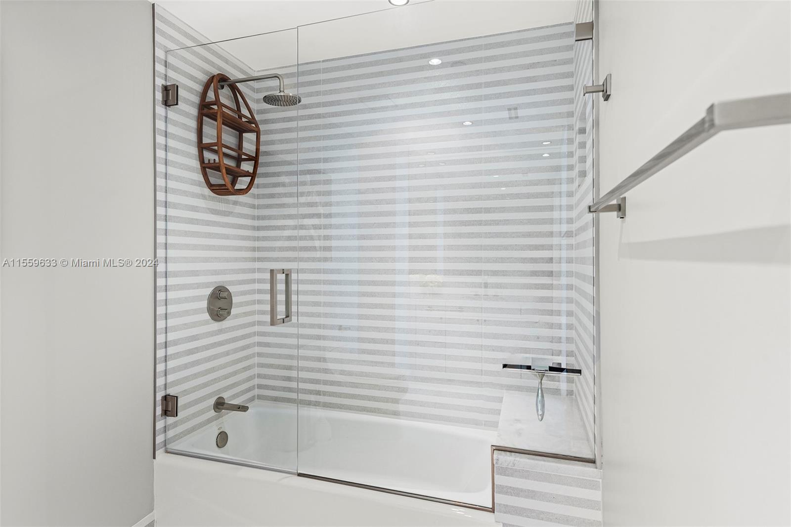 520 West Ave 2002, Miami Beach, Florida 33139, 2 Bedrooms Bedrooms, ,3 BathroomsBathrooms,Residentiallease,For Rent,520 West Ave 2002,A11559633