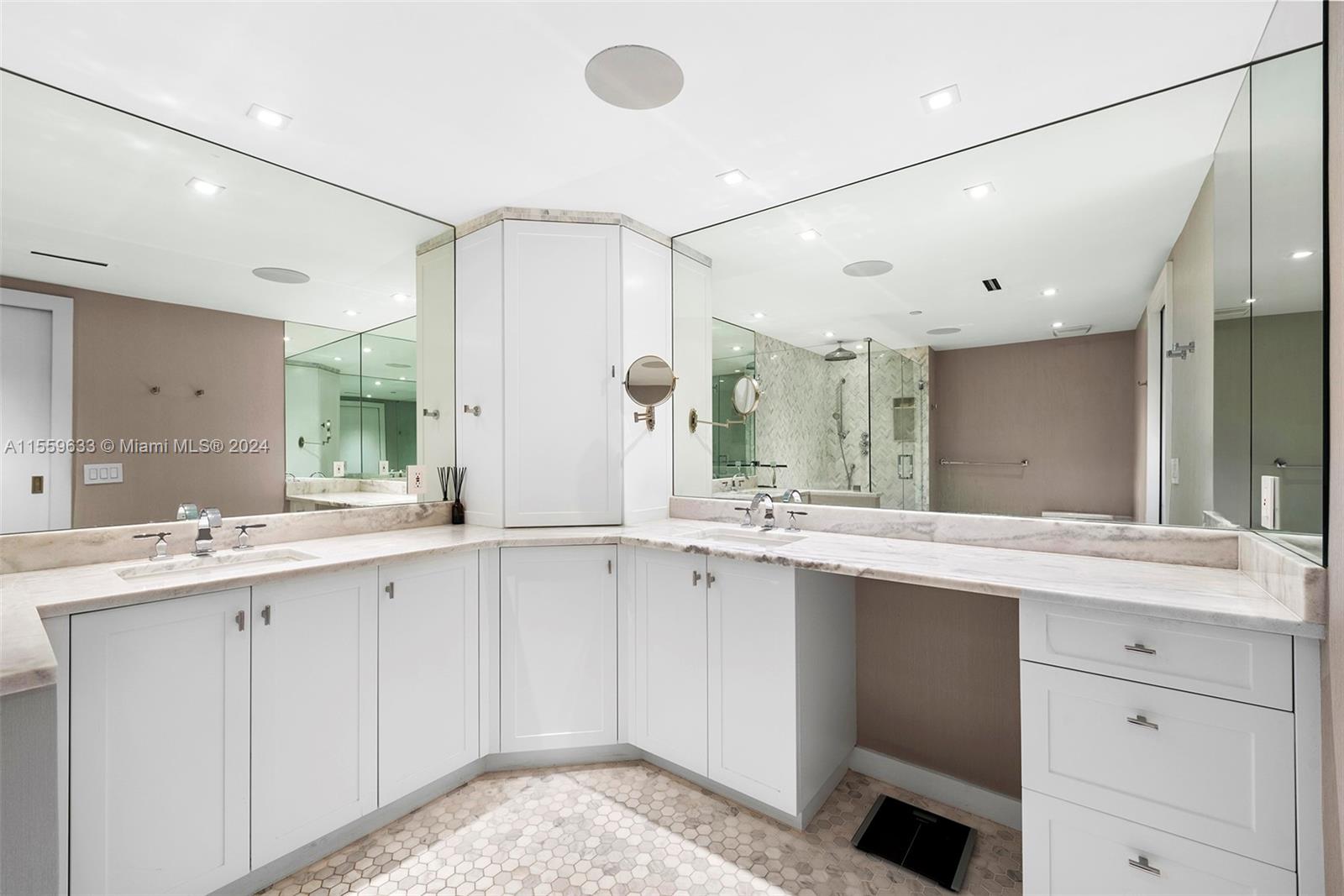 520 West Ave 2002, Miami Beach, Florida 33139, 2 Bedrooms Bedrooms, ,3 BathroomsBathrooms,Residentiallease,For Rent,520 West Ave 2002,A11559633