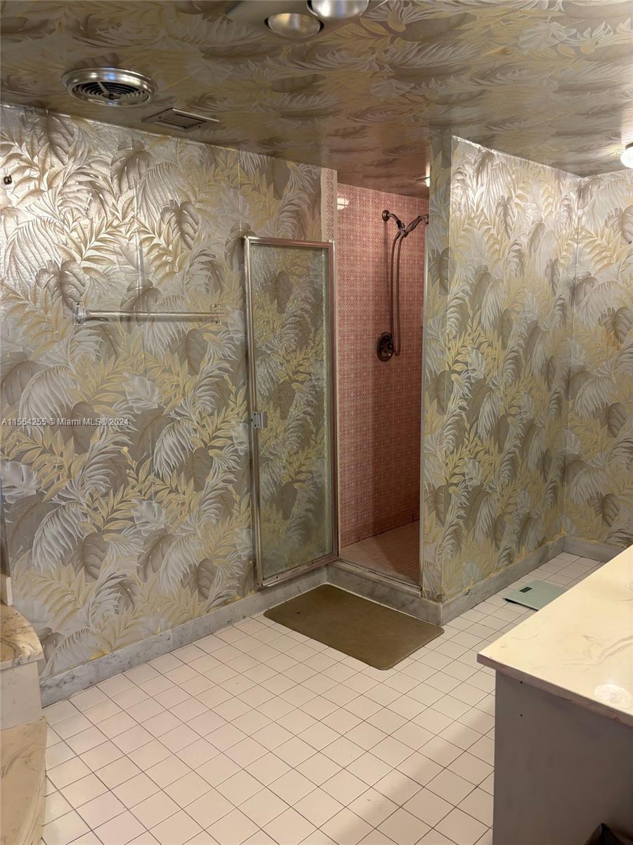 1865 S Ocean Dr 14G, Hallandale Beach, Florida 33009, 1 Bedroom Bedrooms, ,2 BathroomsBathrooms,Residential,For Sale,1865 S Ocean Dr 14G,A11554255