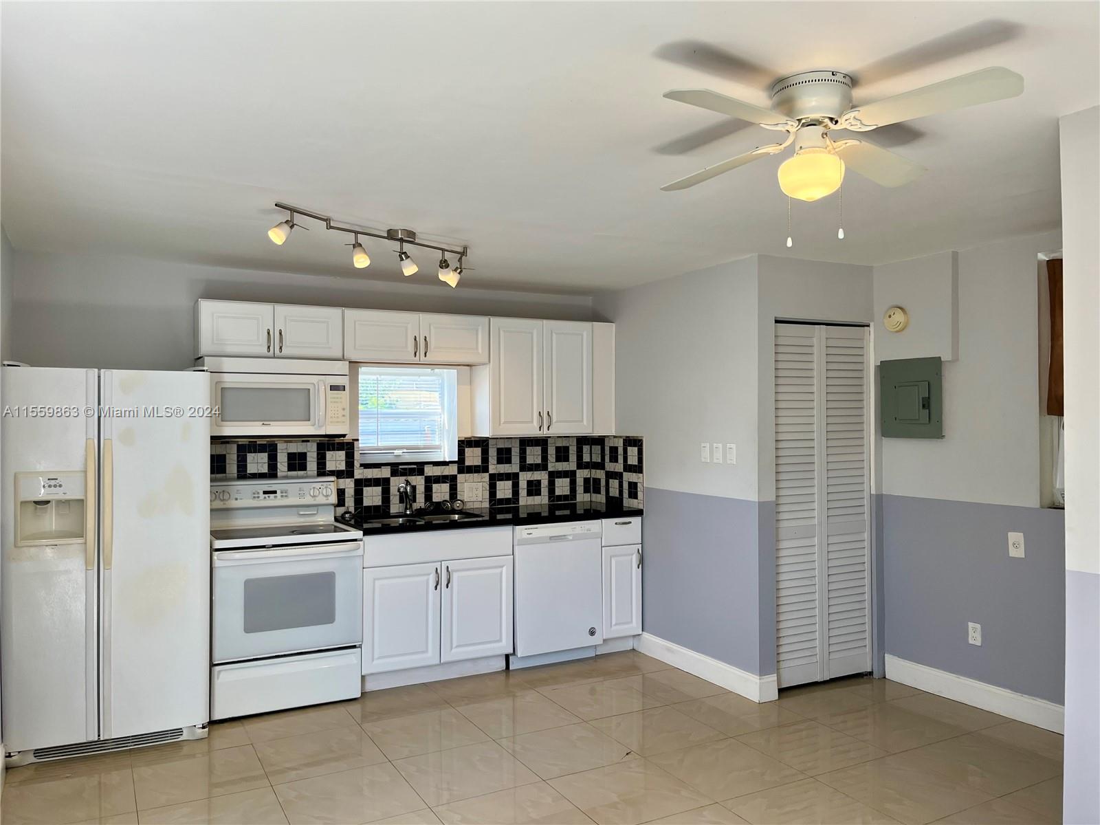 2330 Harding St Rear, Hollywood, Florida 33020, 1 Bedroom Bedrooms, ,1 BathroomBathrooms,Residentiallease,For Rent,2330 Harding St Rear,A11559863
