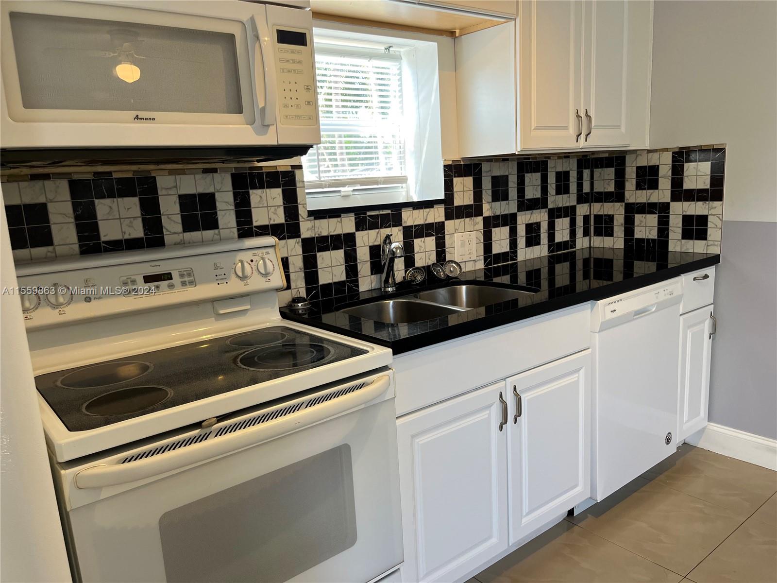 2330 Harding St Rear, Hollywood, Florida 33020, 1 Bedroom Bedrooms, ,1 BathroomBathrooms,Residentiallease,For Rent,2330 Harding St Rear,A11559863