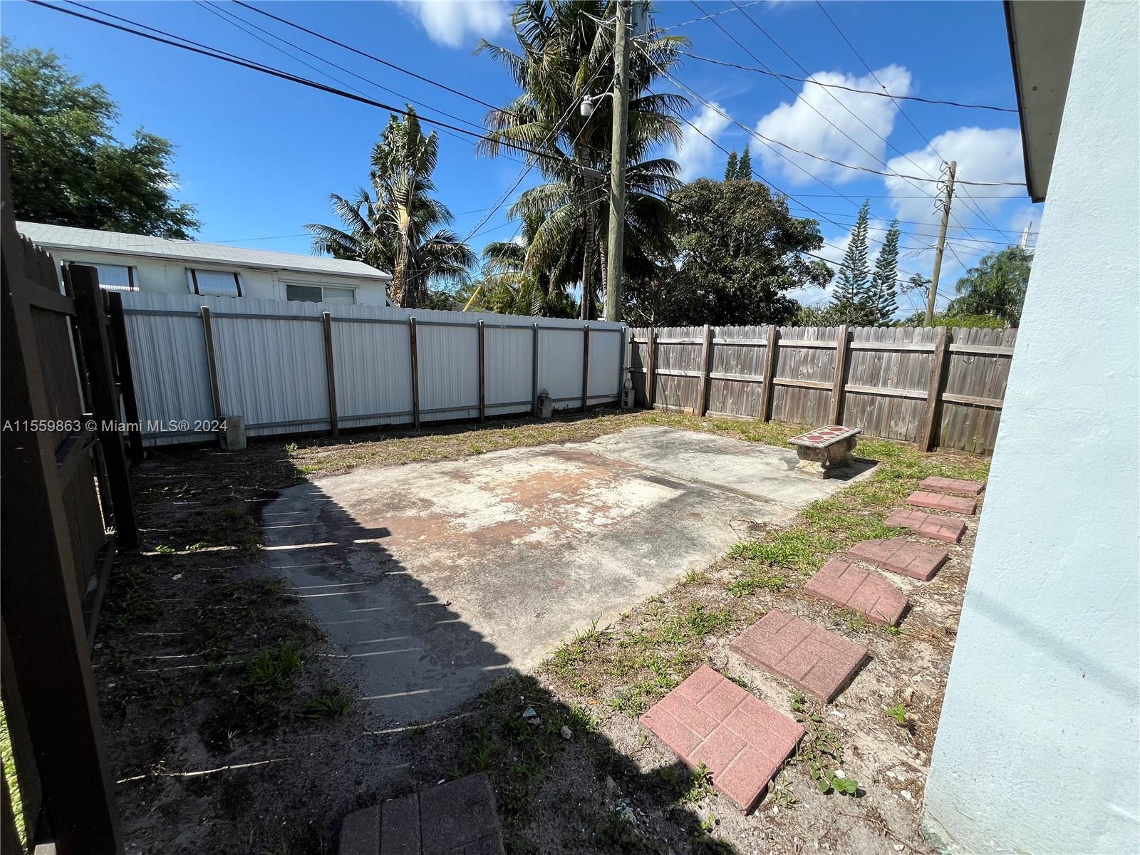 2330 Harding St Rear, Hollywood, Florida 33020, 1 Bedroom Bedrooms, ,1 BathroomBathrooms,Residentiallease,For Rent,2330 Harding St Rear,A11559863