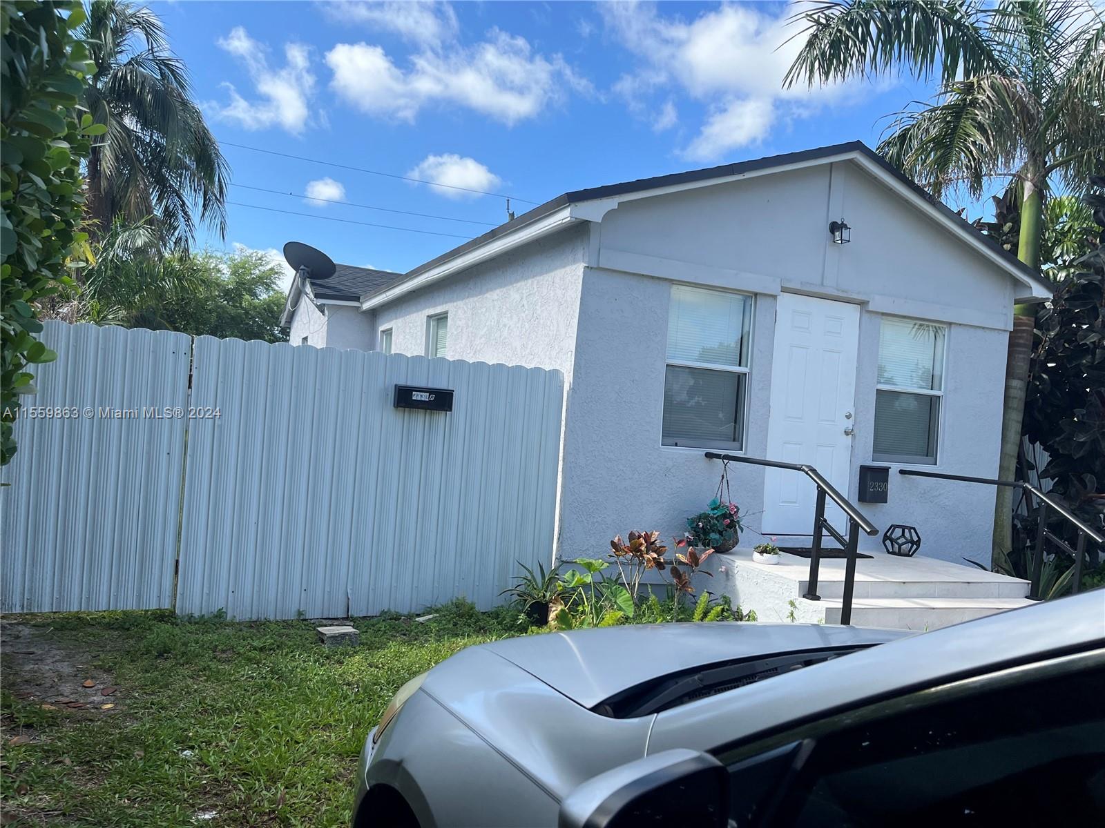 2330 Harding St Rear, Hollywood, Florida 33020, 1 Bedroom Bedrooms, ,1 BathroomBathrooms,Residentiallease,For Rent,2330 Harding St Rear,A11559863