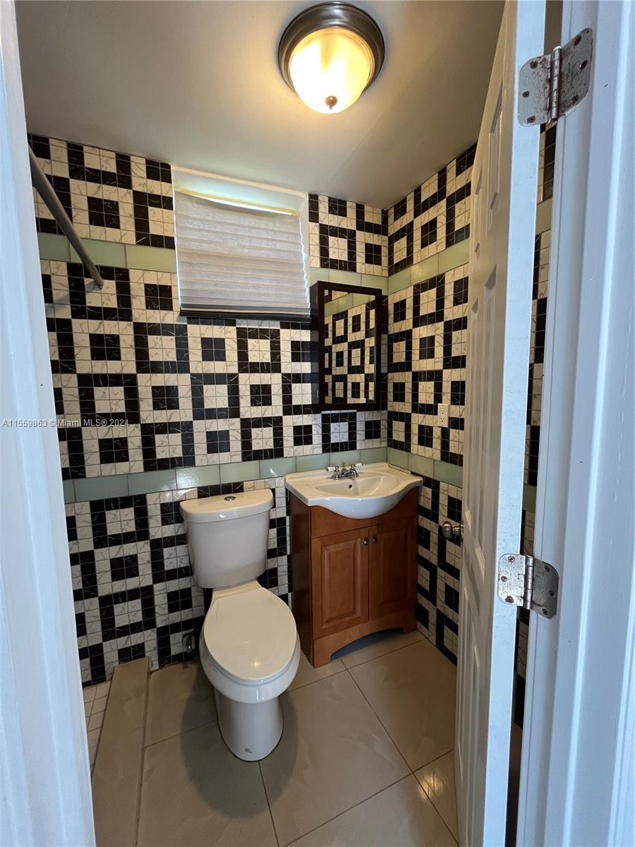 2330 Harding St Rear, Hollywood, Florida 33020, 1 Bedroom Bedrooms, ,1 BathroomBathrooms,Residentiallease,For Rent,2330 Harding St Rear,A11559863