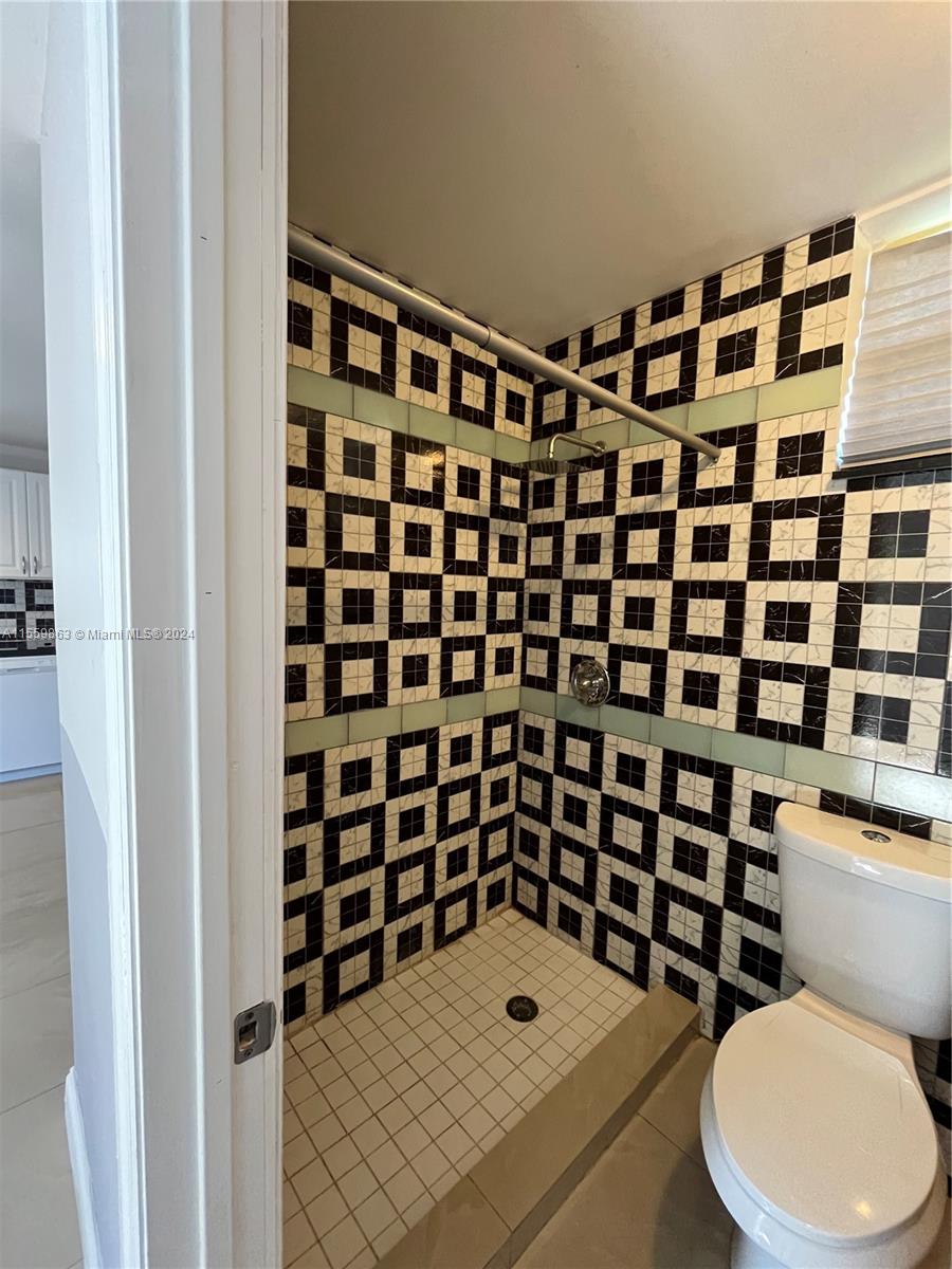 2330 Harding St Rear, Hollywood, Florida 33020, 1 Bedroom Bedrooms, ,1 BathroomBathrooms,Residentiallease,For Rent,2330 Harding St Rear,A11559863