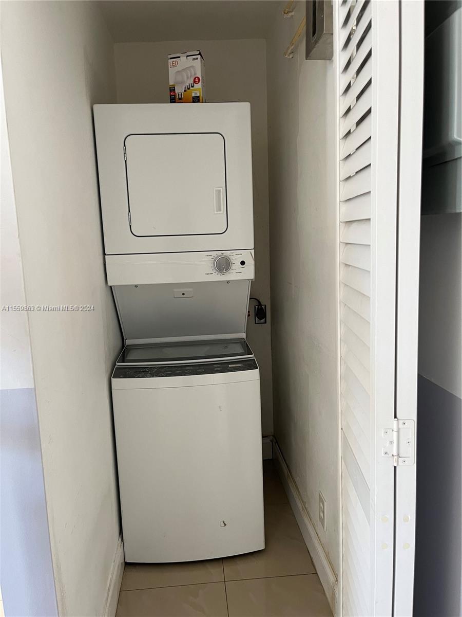 2330 Harding St Rear, Hollywood, Florida 33020, 1 Bedroom Bedrooms, ,1 BathroomBathrooms,Residentiallease,For Rent,2330 Harding St Rear,A11559863