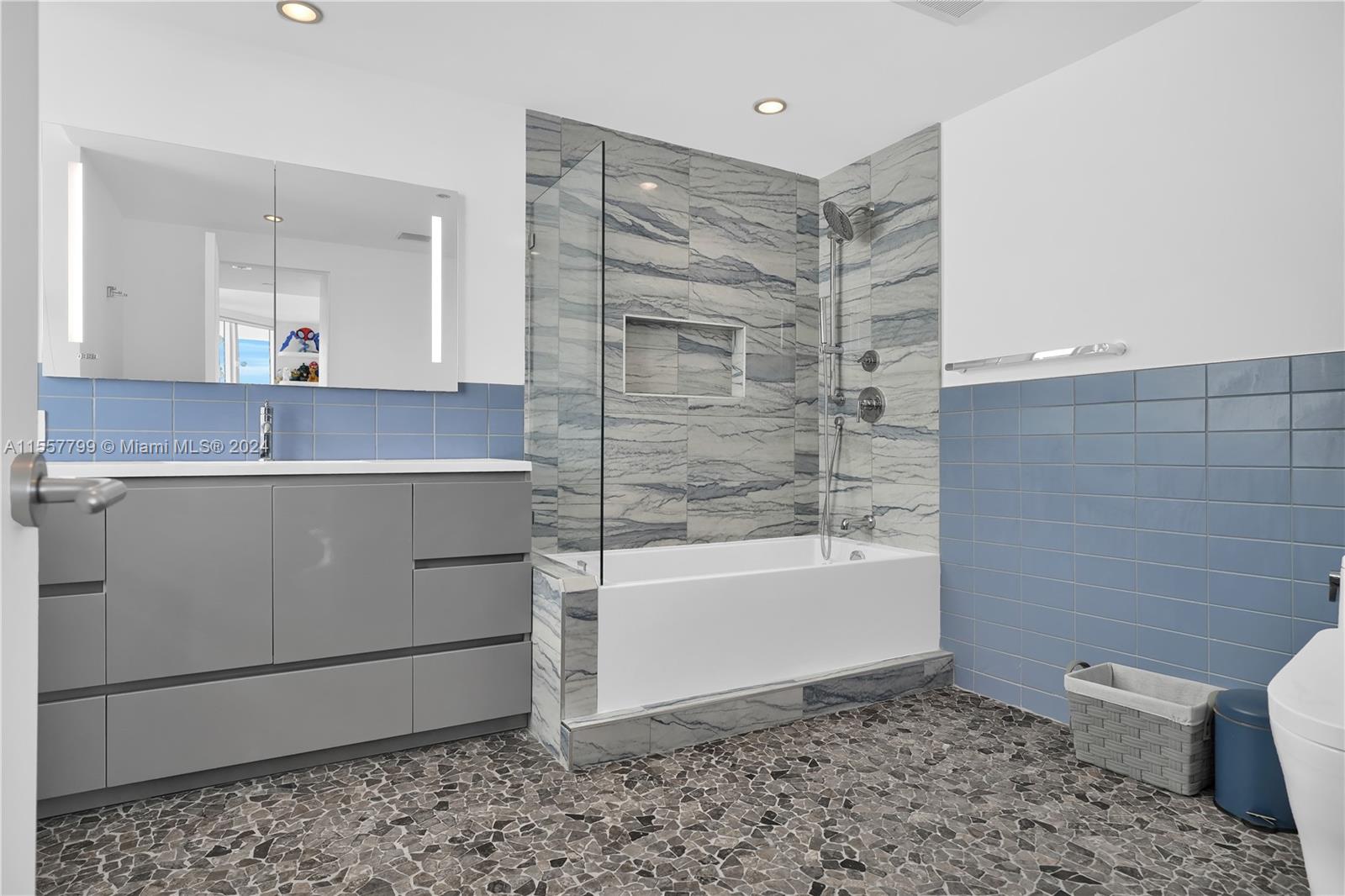 5801 Collins Ave 1200, Miami Beach, Florida 33140, 5 Bedrooms Bedrooms, ,6 BathroomsBathrooms,Residential,For Sale,5801 Collins Ave 1200,A11557799