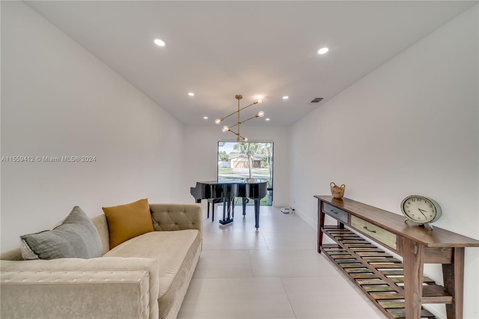 3400 N Park Rd, Hollywood, Florida 33021, 5 Bedrooms Bedrooms, ,4 BathroomsBathrooms,Residential,For Sale,3400 N Park Rd,A11559412