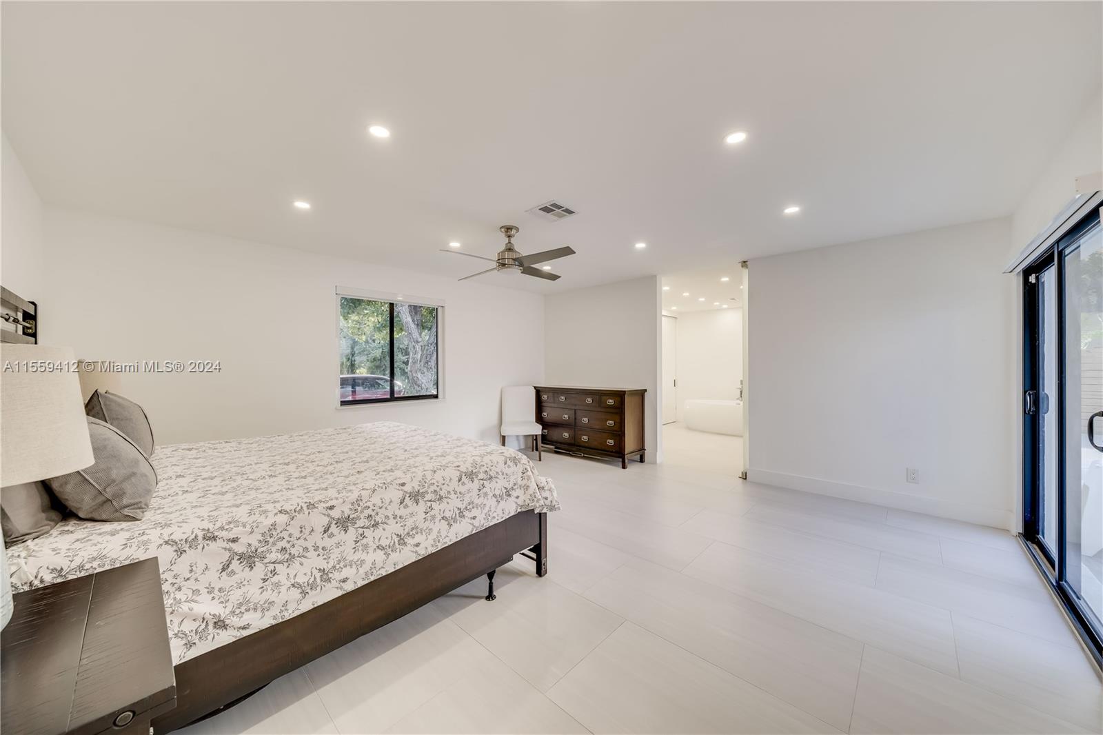 3400 N Park Rd, Hollywood, Florida 33021, 5 Bedrooms Bedrooms, ,4 BathroomsBathrooms,Residential,For Sale,3400 N Park Rd,A11559412