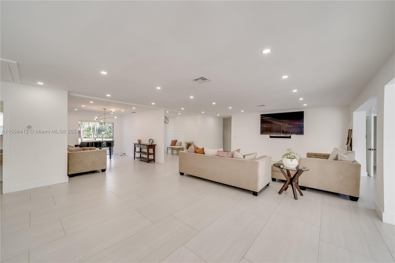 3400 N Park Rd, Hollywood, Florida 33021, 5 Bedrooms Bedrooms, ,4 BathroomsBathrooms,Residential,For Sale,3400 N Park Rd,A11559412