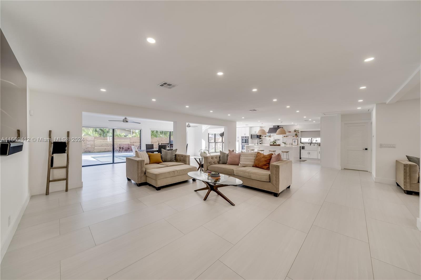 3400 N Park Rd, Hollywood, Florida 33021, 5 Bedrooms Bedrooms, ,4 BathroomsBathrooms,Residential,For Sale,3400 N Park Rd,A11559412