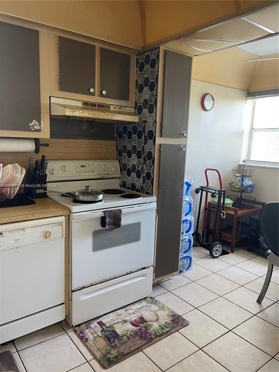 8380 Sands Point Blvd J310, Tamarac, Florida 33321, 2 Bedrooms Bedrooms, ,2 BathroomsBathrooms,Residential,For Sale,8380 Sands Point Blvd J310,A11559918