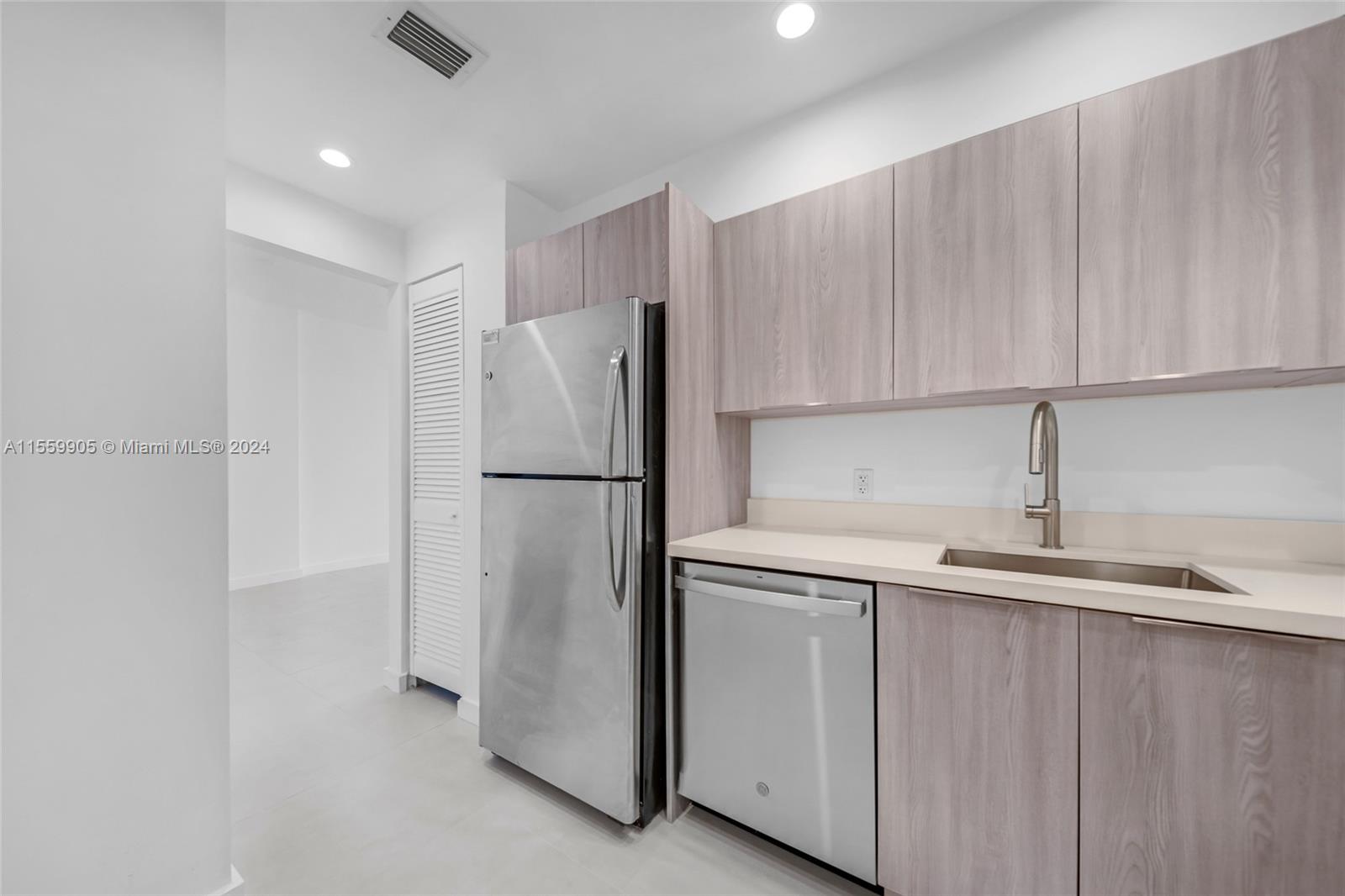 800 West Ave PH29, Miami Beach, Florida 33139, 1 Bedroom Bedrooms, ,1 BathroomBathrooms,Residentiallease,For Rent,800 West Ave PH29,A11559905
