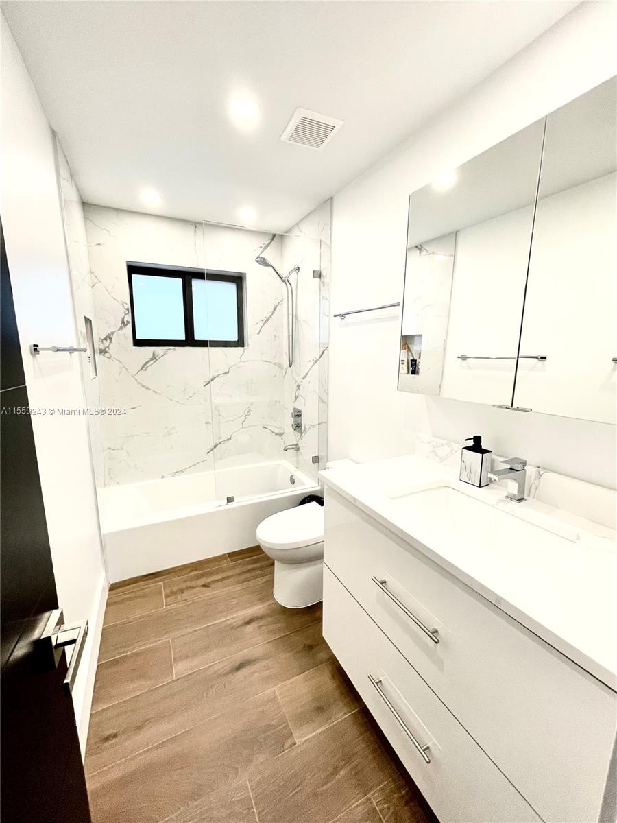 914 N 13th Ter, Hollywood, Florida 33019, 3 Bedrooms Bedrooms, ,2 BathroomsBathrooms,Residential,For Sale,914 N 13th Ter,A11559243